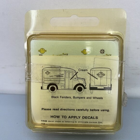 Vintage Magnuson Walthers Divco Milk Delivery Truck 2 Vehicle Kit HO Scale - Picture 3 of 6
